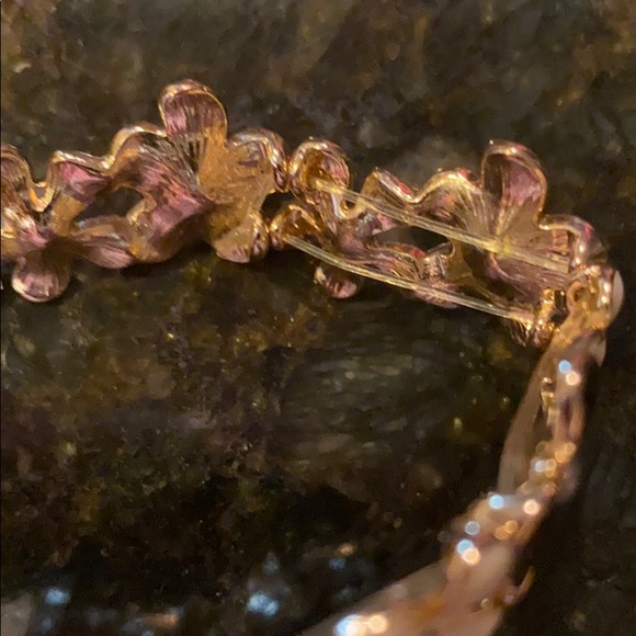 Black and White Flower Stretch Bracelet - Picture 5 of 6